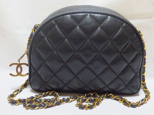 OLD CHANEL　半円マトラッセ斜めがけ（黒）