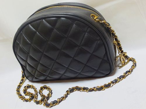 OLD CHANEL　半円マトラッセ斜めがけ（黒）