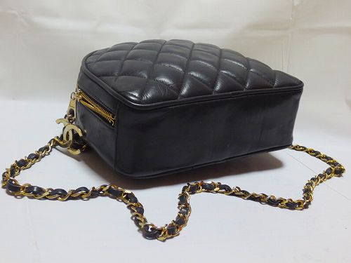 OLD CHANEL　半円マトラッセ斜めがけ（黒）