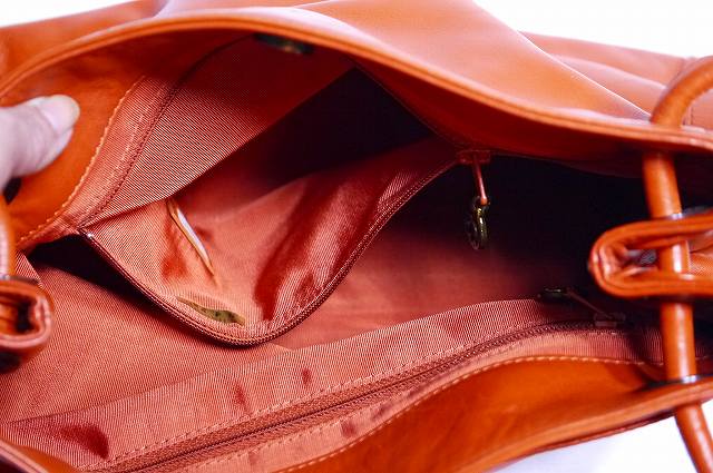 CHANEL オレンジ 新同！ラム革トート