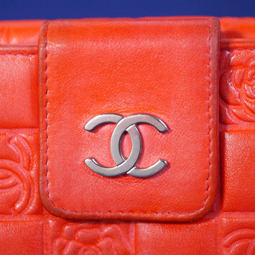 CHANEL アイコン型押し財布（赤）