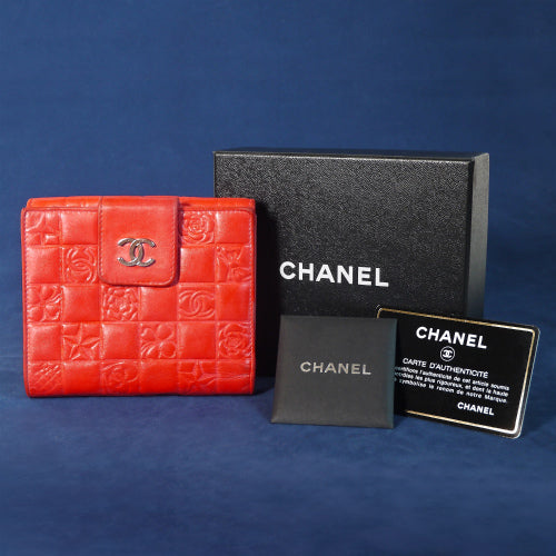 CHANEL アイコン型押し財布（赤）