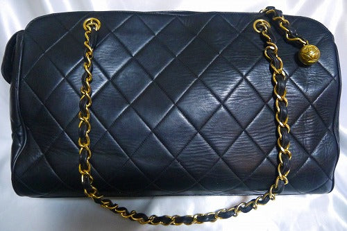 CHANELマトラッセ　横長デカトート（黒）