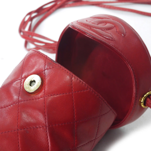 CHANELフリンジ筒形ショルダー（赤）