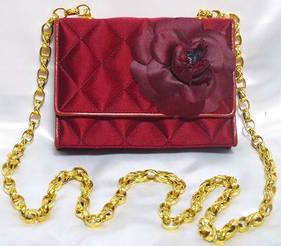 CHANELカメリア付きミニポーチ（ワインレッド）
