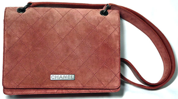 CHANELピンクスエードショルダー