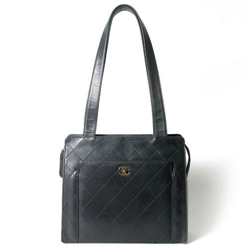 CHANELラムマトラッセ　ショルダー（黒）