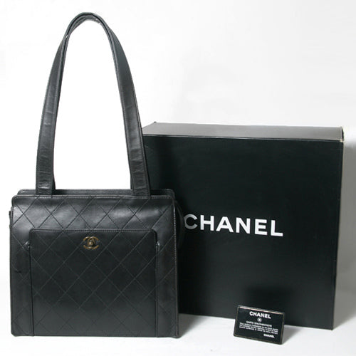 CHANELラムマトラッセ　ショルダー（黒）