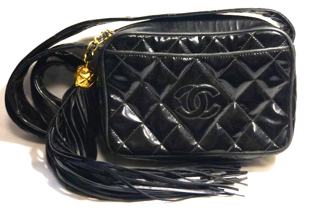 CHANELフリンジショルダー（黒・エナメル皮）
