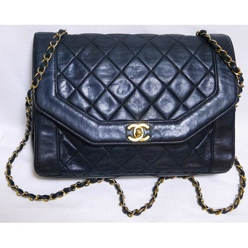 CHANELマトラッセ斜めがけショルダー（濃紺）