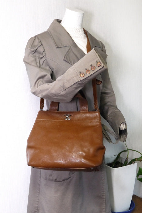 OLD CHANEL 　ショルダー付ハンドバッグ（茶・キャビアスキン）
