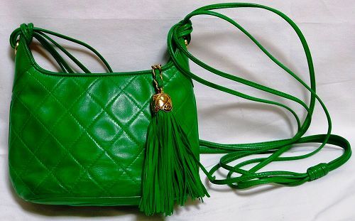 シャネル　フリンジ斜め掛けポシェット（緑）