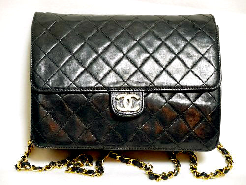 CHANELマトラッセ定番チェーンショルダー（黒）