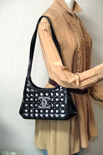 OLD CHANEL 　チョコバーショルダーバッグ（黒）