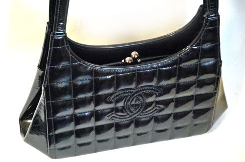 OLD CHANEL 　チョコバーショルダーバッグ（黒）