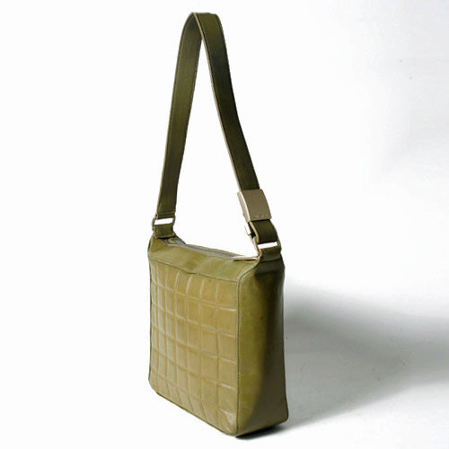 CHANEL　チョコバーショルダー（カーキ）