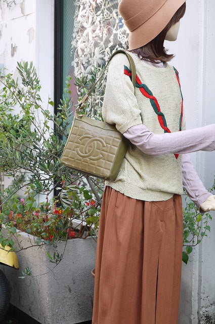 CHANEL　チョコバーショルダー（カーキ）