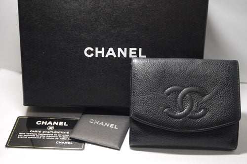 CHANELキャビアスキン２つ折れ財布（大ココ・黒）