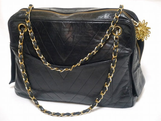 CHANEL　Vラインがま口Wチェーンバッグ（黒）