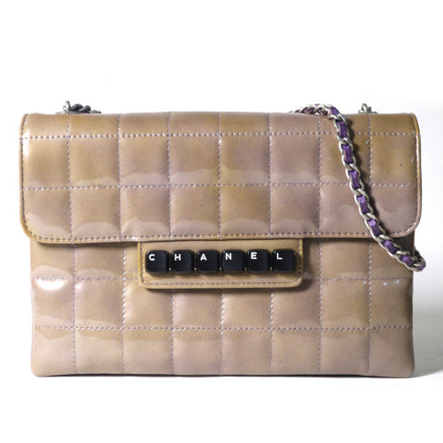 CHANELチョコバーアクセサリーバッグ（グレージュ）