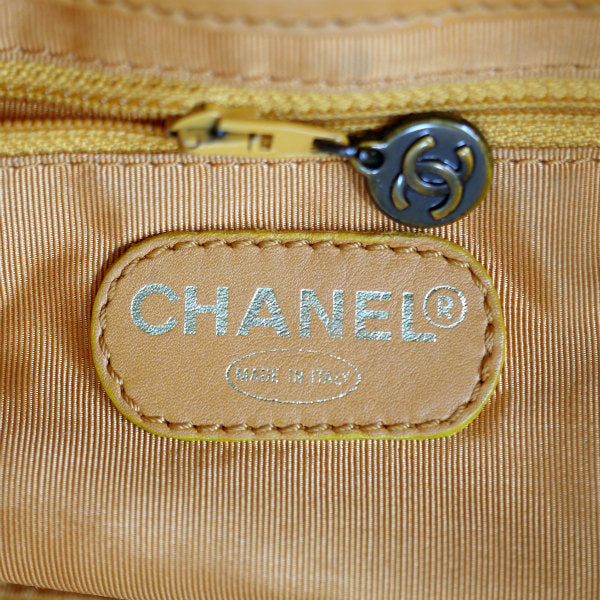 OLD CHANEL<訳あり＞ラム革トートバッグ（黄）