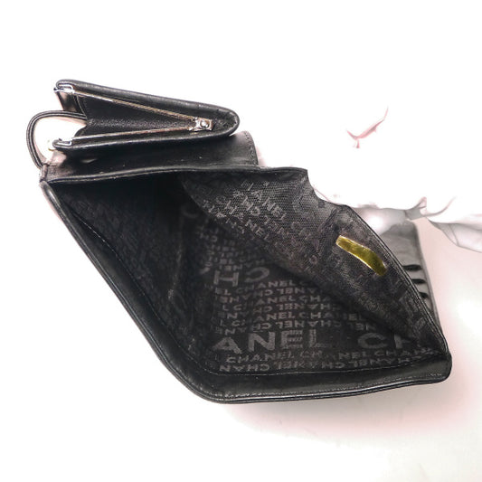 CHANEL　アイコン型押し長財布（黒）