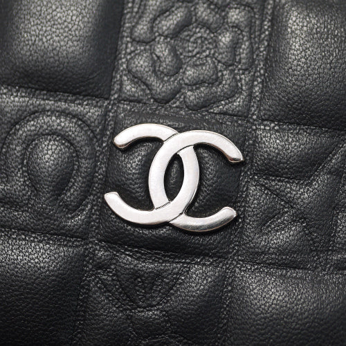 CHANEL　アイコン型押し長財布（黒）