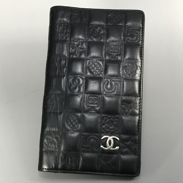CHANEL　アイコン型押し長財布（黒）