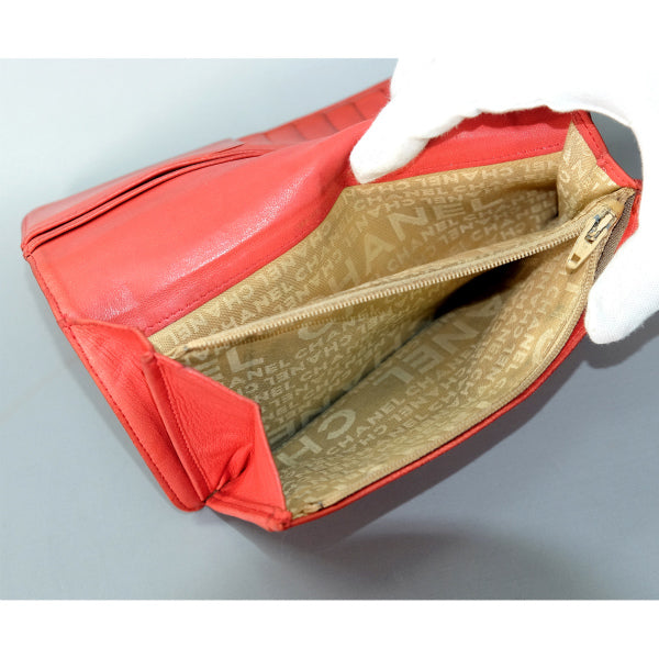 CHANEL　アイコン型押し長財布（赤）