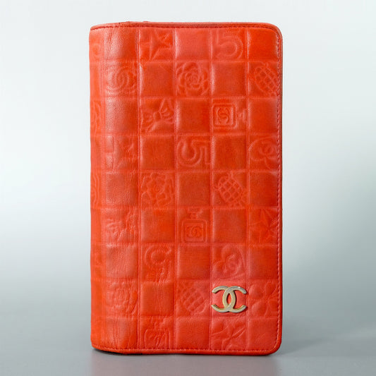 CHANEL　アイコン型押し長財布（赤）