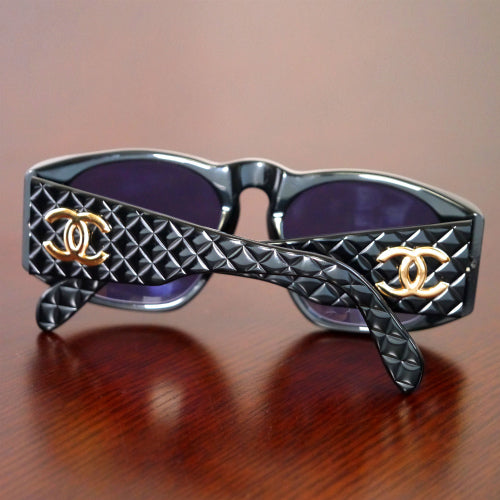 CHANEL マトラッセサングラス（黒）