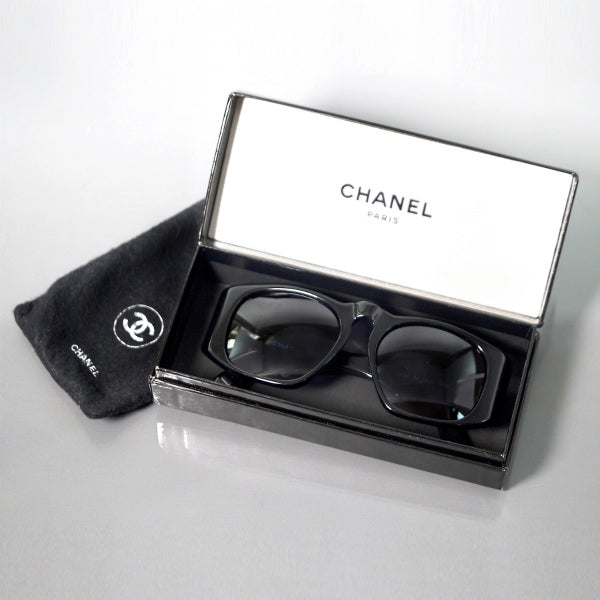 CHANEL マトラッセサングラス（黒）