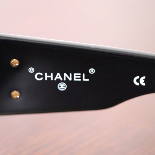 CHANEL マトラッセサングラス（黒）