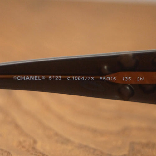 CHANEL ケース付！アイコン サングラス（グレージュ）
