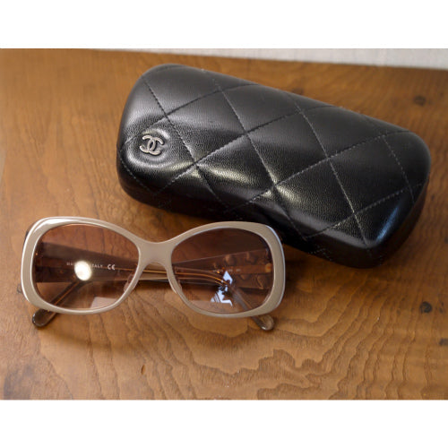 CHANEL ケース付！アイコン サングラス（グレージュ）
