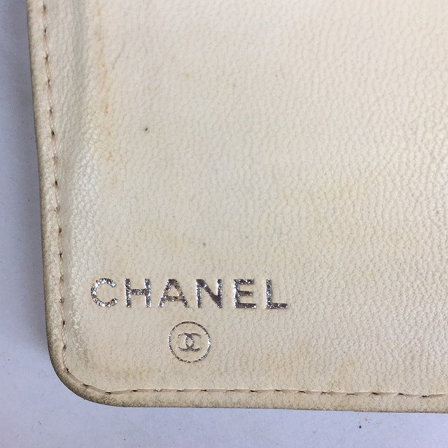 CHANEL　アイコン型押し長財布（オフホワイト）