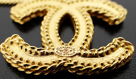 CHANEL　スイングピアス（ゴールド）