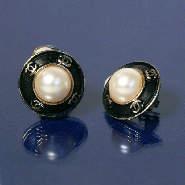 OLD CHANEL　モノトーンイヤリング（ココマーク）