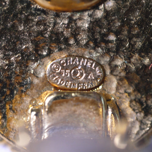 OLD CHANEL　乳白色イヤリング