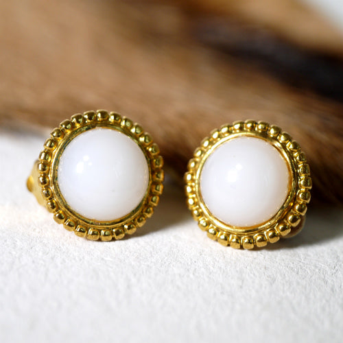 OLD CHANEL　乳白色イヤリング