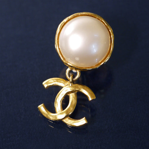 CHANEL　ココマークイヤリング（ゴールド・大パール）