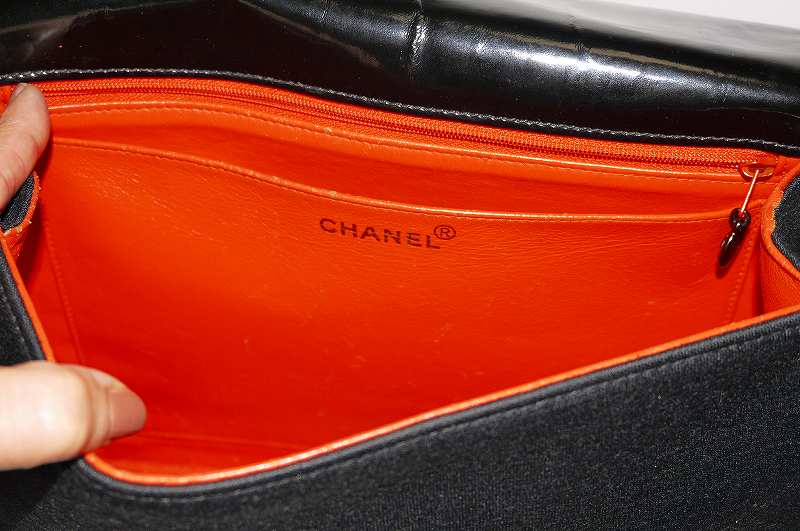 CHANEL　エナメル/布ショルダー（黒）