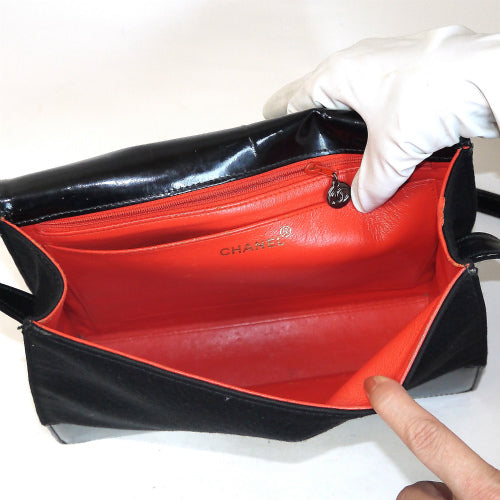 CHANEL　エナメル/布ショルダー（黒）