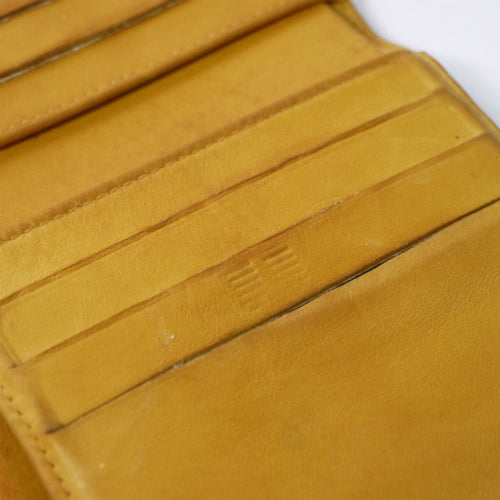 CHANEL　2つ折れ財布キャビアスキン（イエローオレンジ）