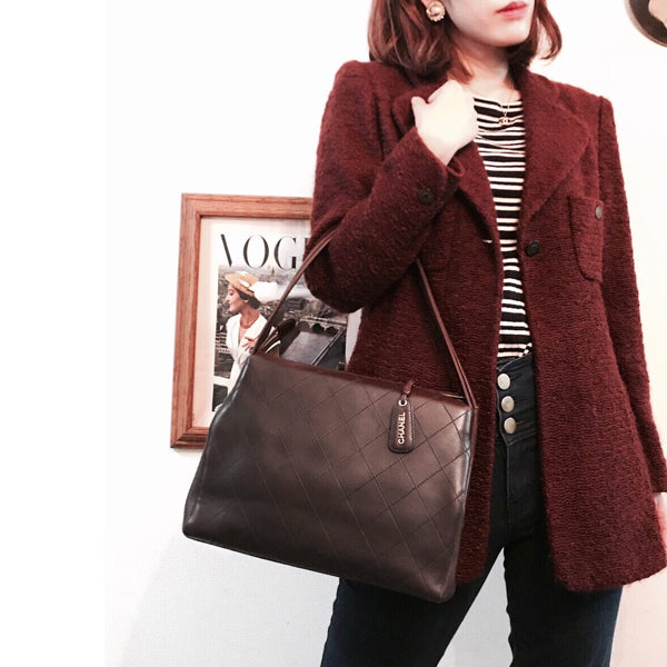 OLD CHANEL　マトラッセ大型ハンドバッグ（濃茶・ラムスキン）