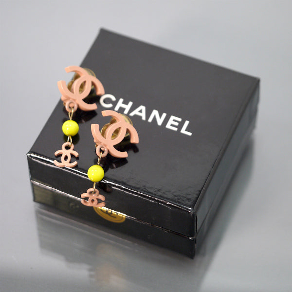CHANEL　Wココマーク スイングイヤリング（ピンク）