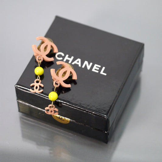 CHANEL　Wココマーク スイングイヤリング（ピンク）