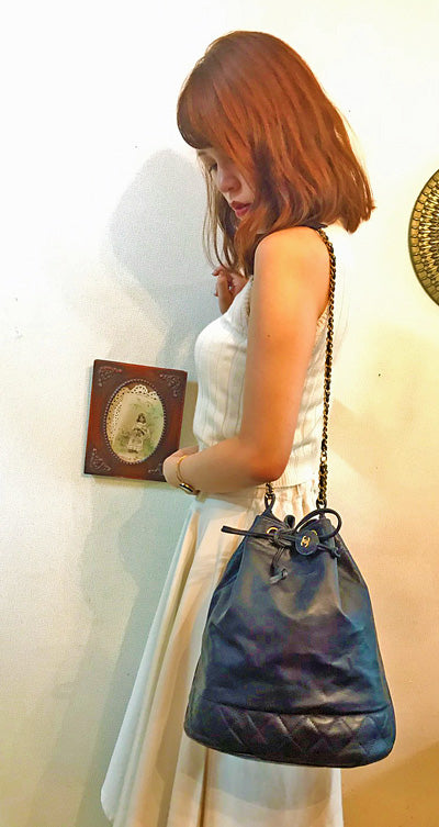 OLD CHANEL　総革マトラッセ巾着チェーンショルダー（紺）