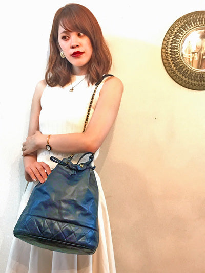 OLD CHANEL　総革マトラッセ巾着チェーンショルダー（紺）