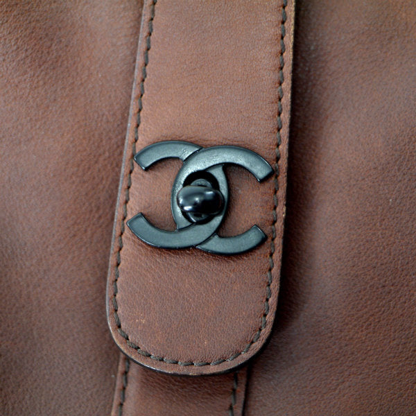 OLD CHANEL　スクエア総革製トートバッグ（茶）